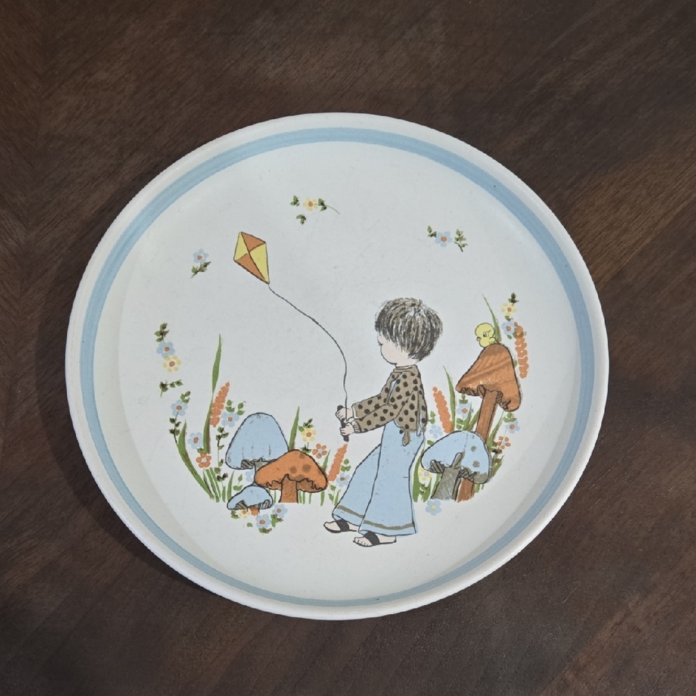 Vintage Plate with Child and Kite Design
